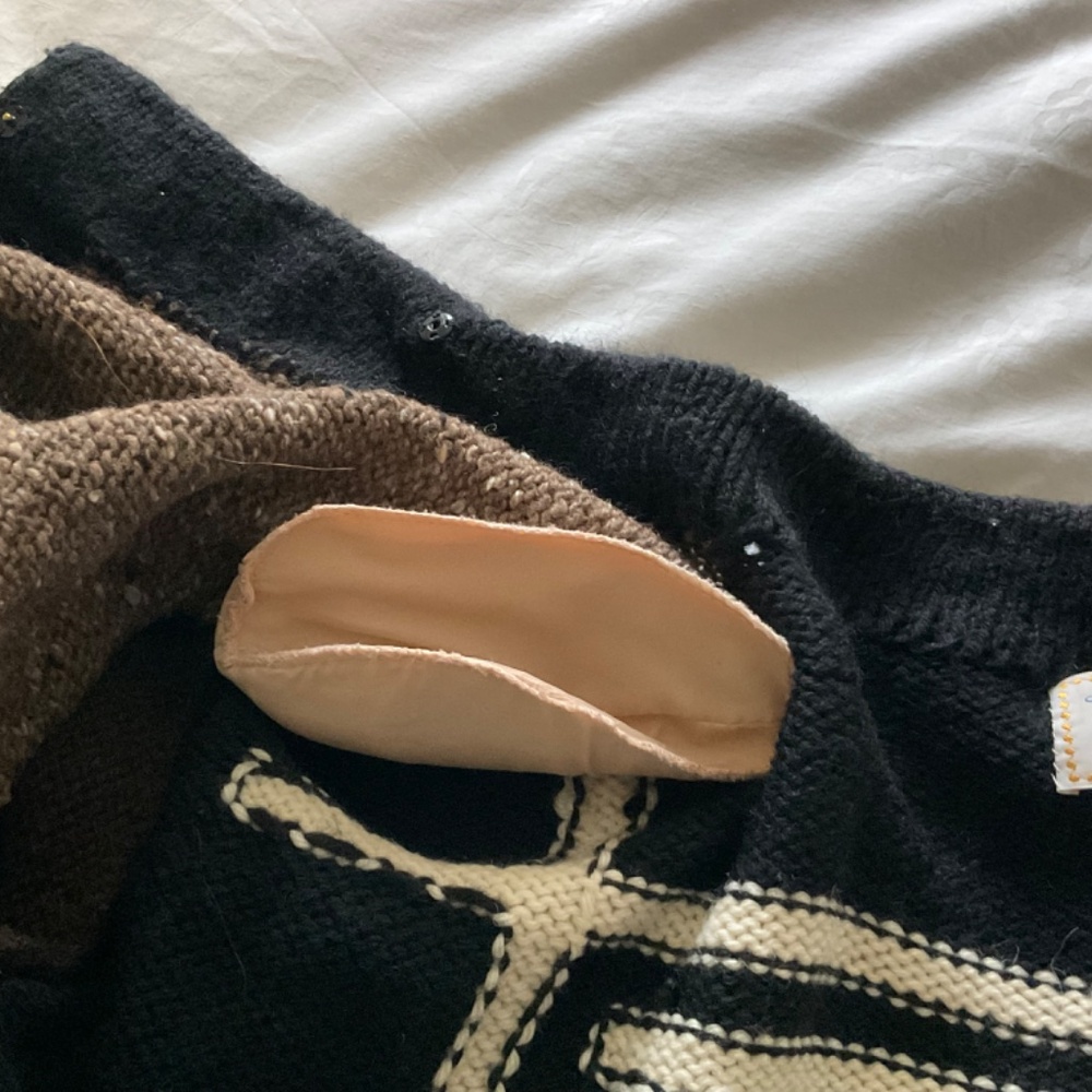 Hand crafted, one of a kind, thick knit Cardigan - Picture 6 of 6